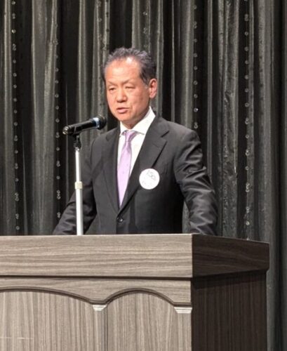  今期での退任を発表する大垣会長